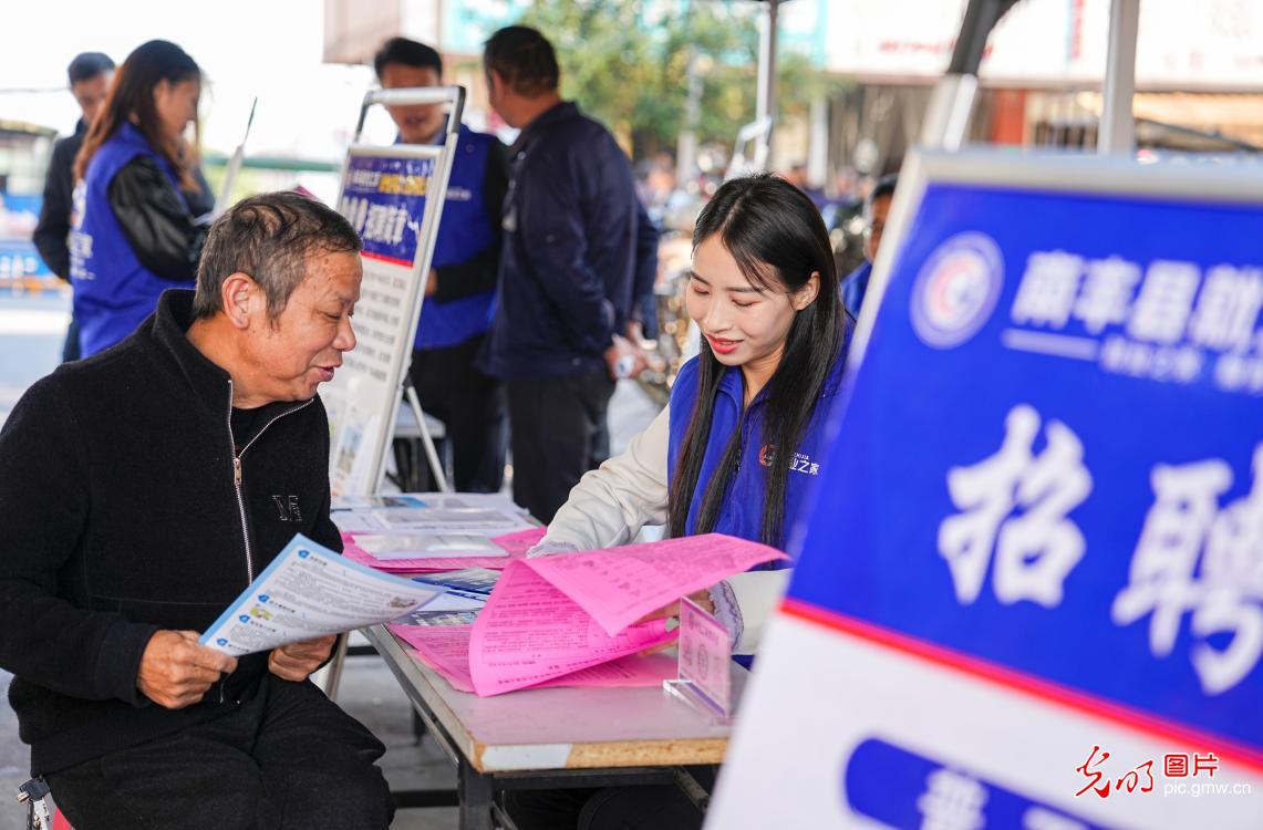 “湟中县招聘盛宴，好职位等你来绽放光彩”